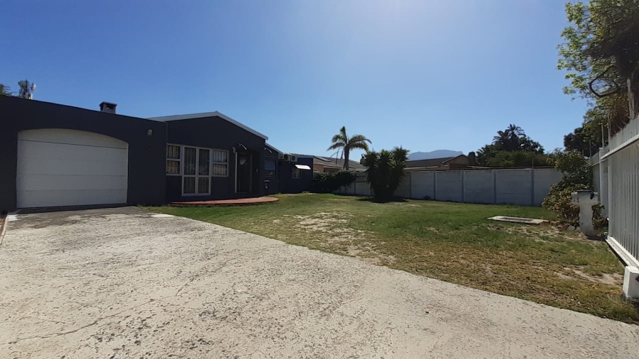 4 Bedroom Property for Sale in Wetton Western Cape